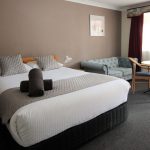 Highlands Motor Inn Queen Room Bed