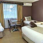 Queen and 2 single beds motel in oberon NSW